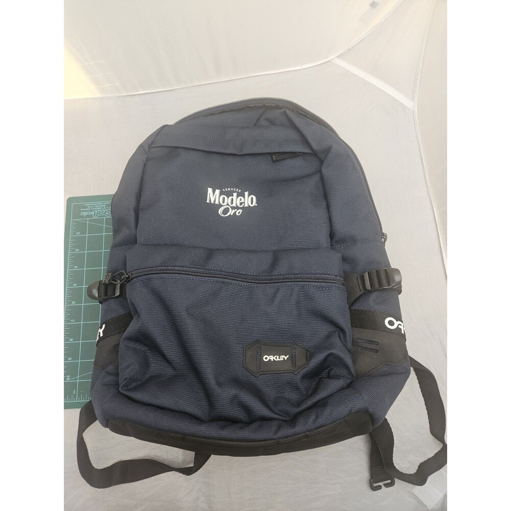 Oakley Modelo Oro Cerveza Backpack w padded laptop sleeve Blue